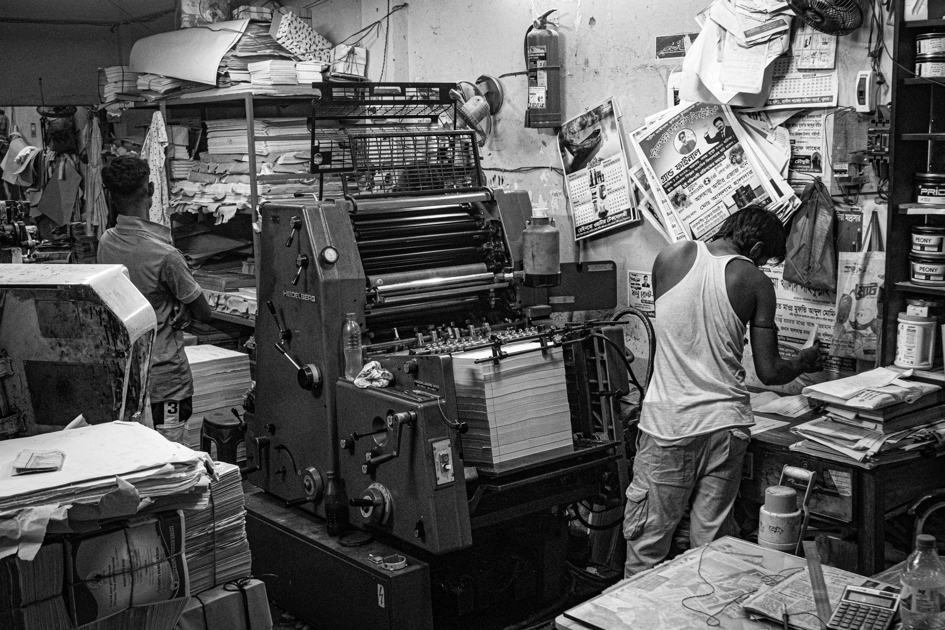 Prensa offset en plena producción